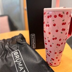 Brumate Era 40oz In Limited Edition Cherry. New in box